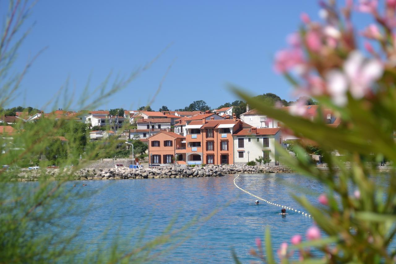 Apartments Myadria Malinska Exteriér fotografie